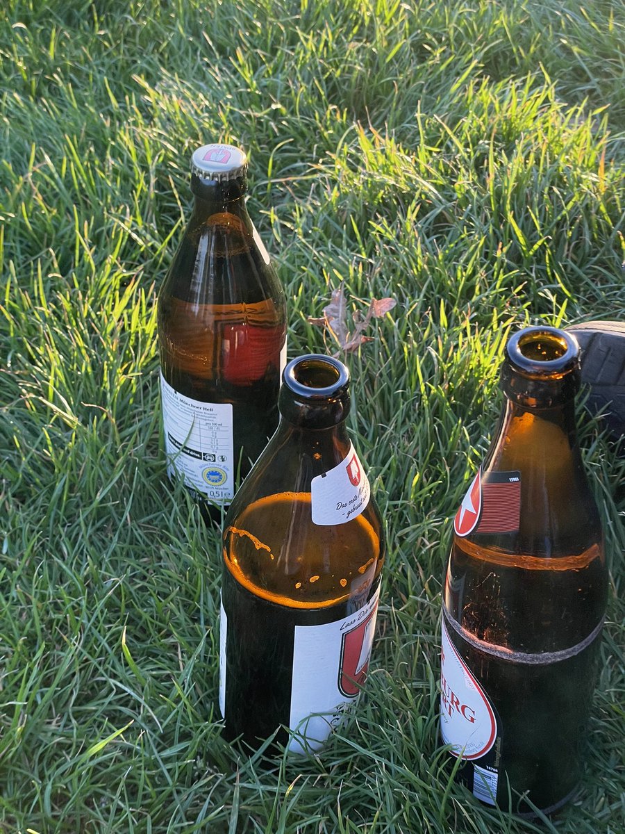 jojomitkirsche's tweet image. gestern gras angefasst und bier getrunken #aesthetic