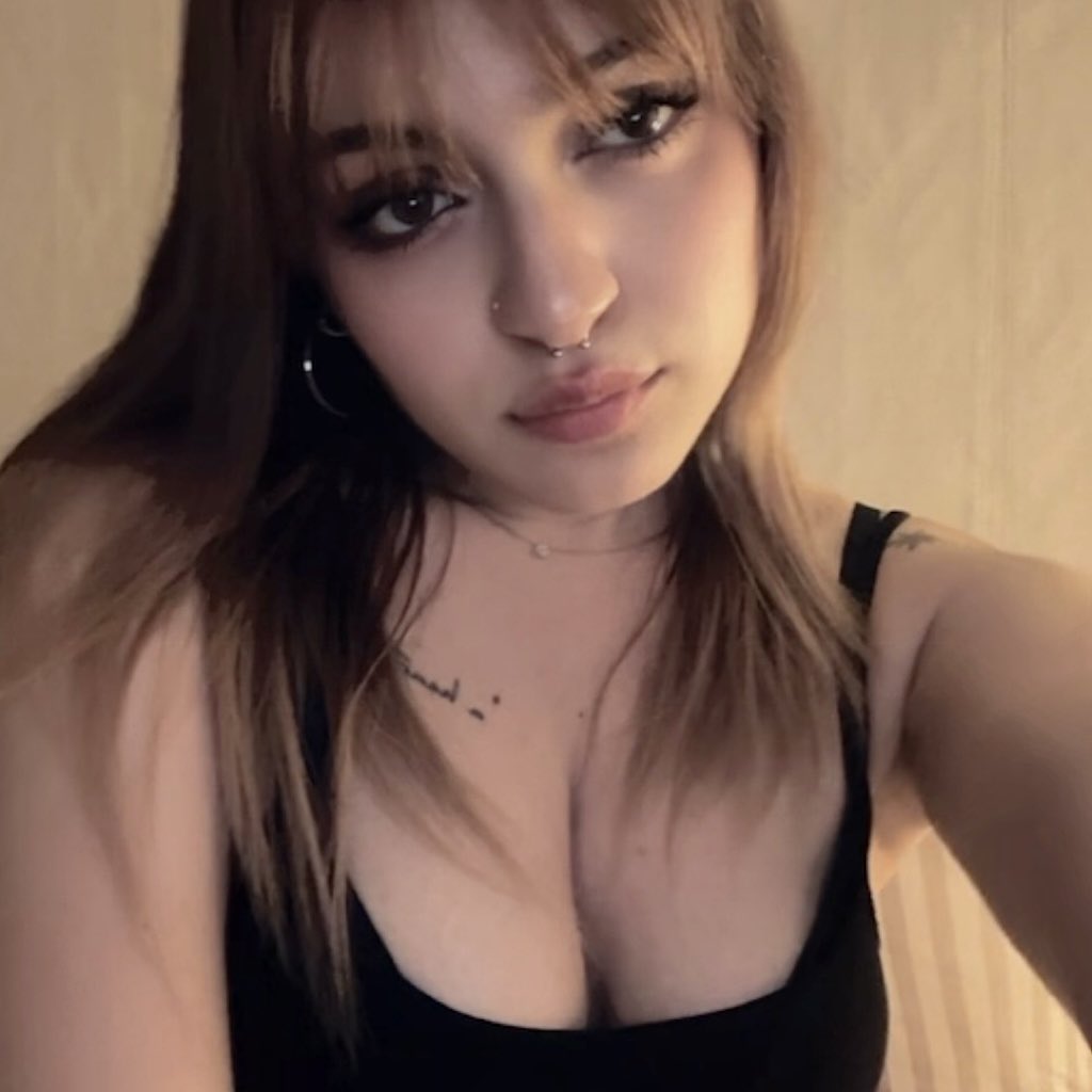 backsdoors's tweet image. bed selfies 🧸

#stayselcaday #ssd #bangchan