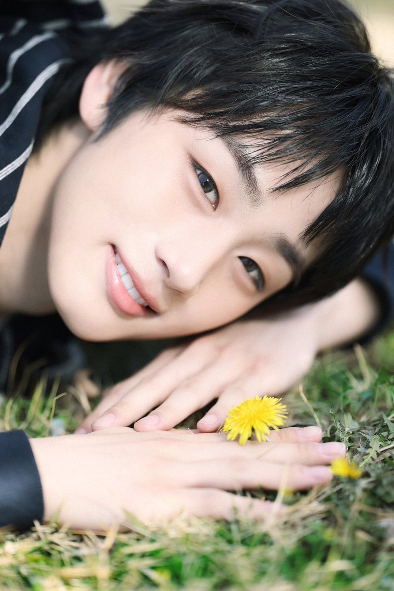 YUHZ 1st Single Album 〖 𝑶𝒓𝒂𝒏𝒈𝒆 𝑹𝒆𝒄𝒐𝒓𝒅 〗

Concept Photo #2
#HARUTO #하루토 

🍊2026.05.07 6PM (KST) 
Pre-Order ➫ bio.to/YUHZ_Orange_Re…

#YUHZ #유어즈
#Orange_Record