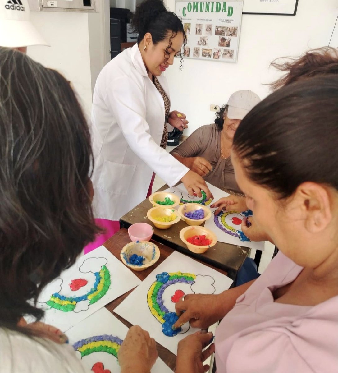IESS_Loja's tweet photo. #IESSresuelve | De igual forma, equipos de salud desarrollan actividades lúdicas en el Dispensario La Bocana 🧠 que estimulan la memoria, coordinación y promueven envejecimiento activo. ✨ https://t.co/ThWxAdAW78