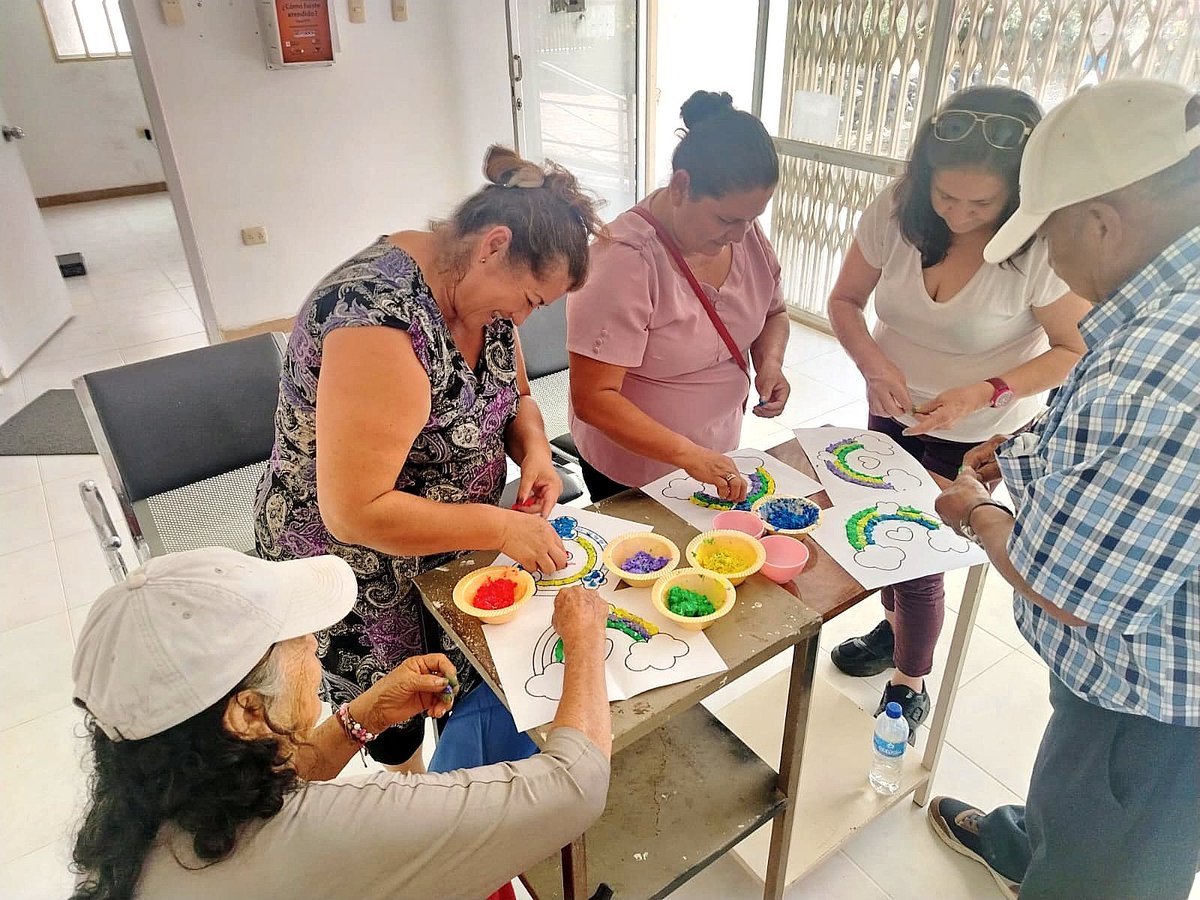 IESS_Loja's tweet photo. #IESSresuelve | De igual forma, equipos de salud desarrollan actividades lúdicas en el Dispensario La Bocana 🧠 que estimulan la memoria, coordinación y promueven envejecimiento activo. ✨ https://t.co/ThWxAdAW78