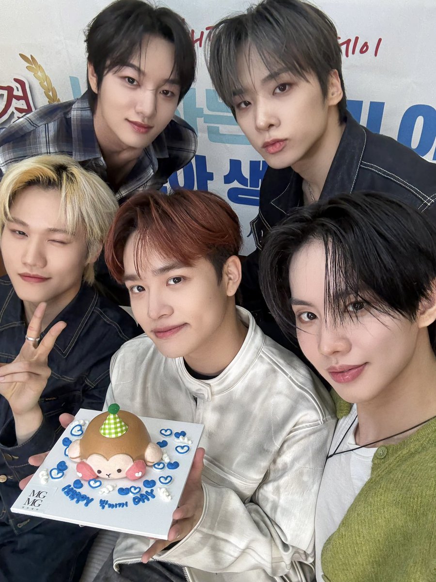 MCND_official tweet media