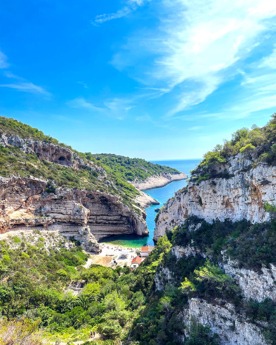 YPIyachts's tweet image. Discover Croatia and Montenegro on a yacht charter in the Adriatic Sea where crystal clear waters, historic coastal towns and dramatic mountain scenery meet from hidden bays in Croatia to the Bay of Kotor in Montenegro.

✉️ charter@ypiyachts.com
#YachtCharter #Croatia #Montenegro