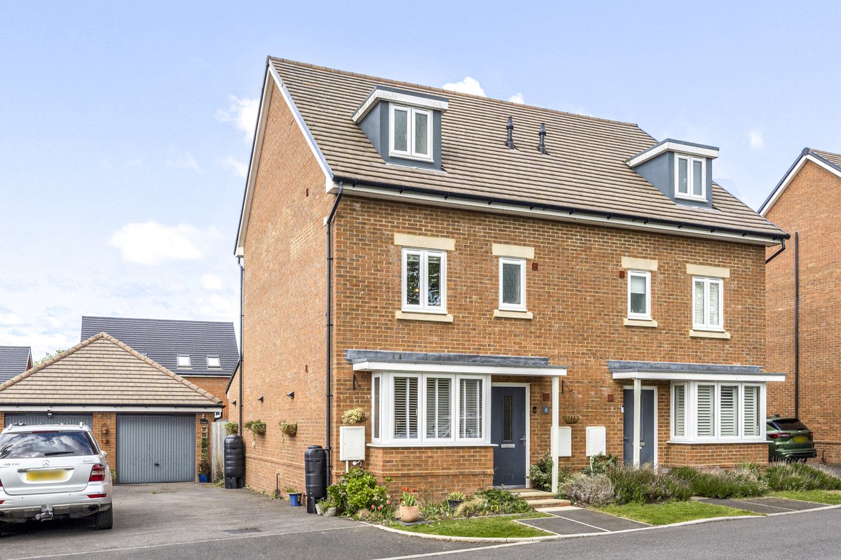 New blog: Discover your dream home in Hassocks — a 4-bed semi on Hamfield Drive. See photos and full details on our site. wix.to/cY6Q6Y5 #Hassocks #NewListing #Property