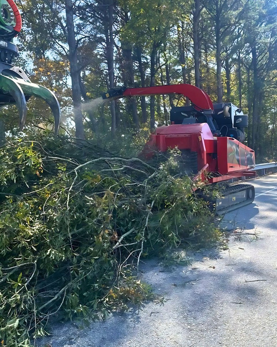 ForestryTrader's tweet image. -𝟐𝟎𝟐𝟓 𝐔𝐟𝐤𝐞𝐬 𝐆𝐫𝐞𝐞𝐧𝐭𝐞𝐜 𝟗𝟒𝟐-
Check it out  → ow.ly/lJTC50YMUm8
This is a rare find in the market, in fact it's the only 942 from 2025 being sold in the US right now!

✅350 HP
🕜102 hours
✨like brand new 

#OutdoorPower #HeavyMachinery #RareFind