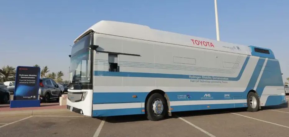 fuelcellsworks's tweet image. Abdul Latif Jameel Motors &amp;amp; @Toyota launch a hydrogen #fuelcell bus trial in Yanbu during the Flower Festival, giving the public a firsthand look at #zeroemission mobility and advancing Saudi Arabia’s #hydrogen goals. 

#HydrogenNow #CleanTransport

fcw.sh/RyD8Jf