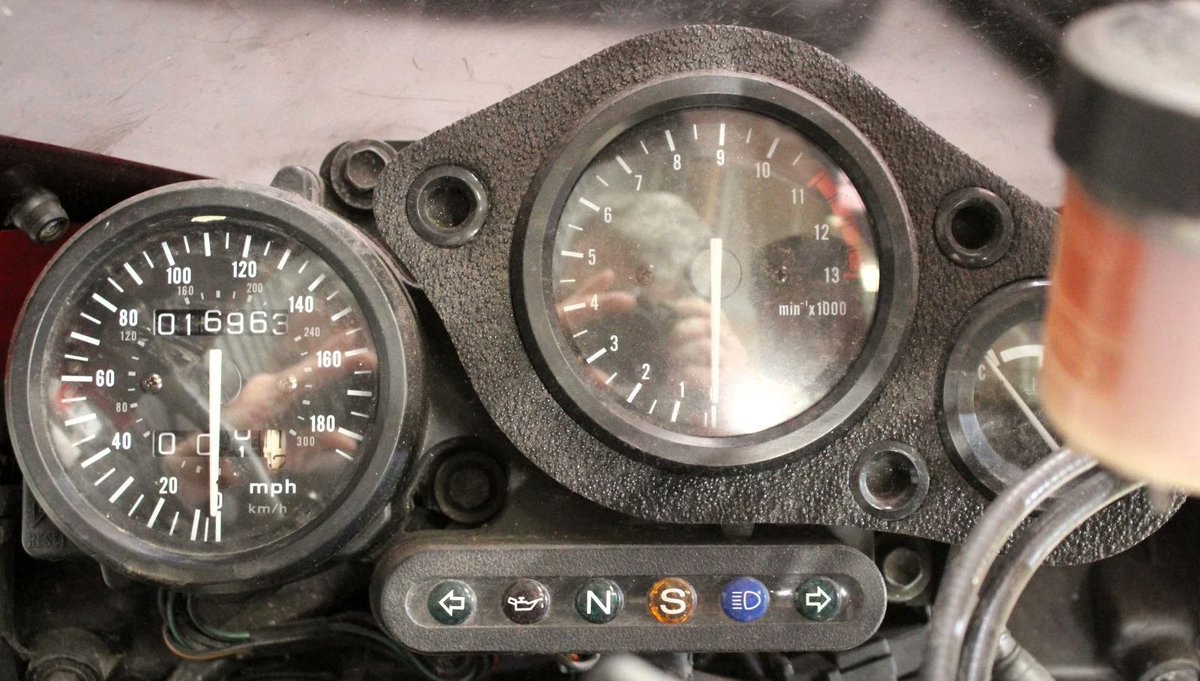 BarnfindMCycles's tweet image. Check out this 1996 Honda CBR900RRT Fireblade project! Ebay ad here ow.ly/84Kx50YOCT9 #Honda #MotorcycleProject #BikeRestoration #HondaMotorcycles #SportBike barnfindmotorcycle.com