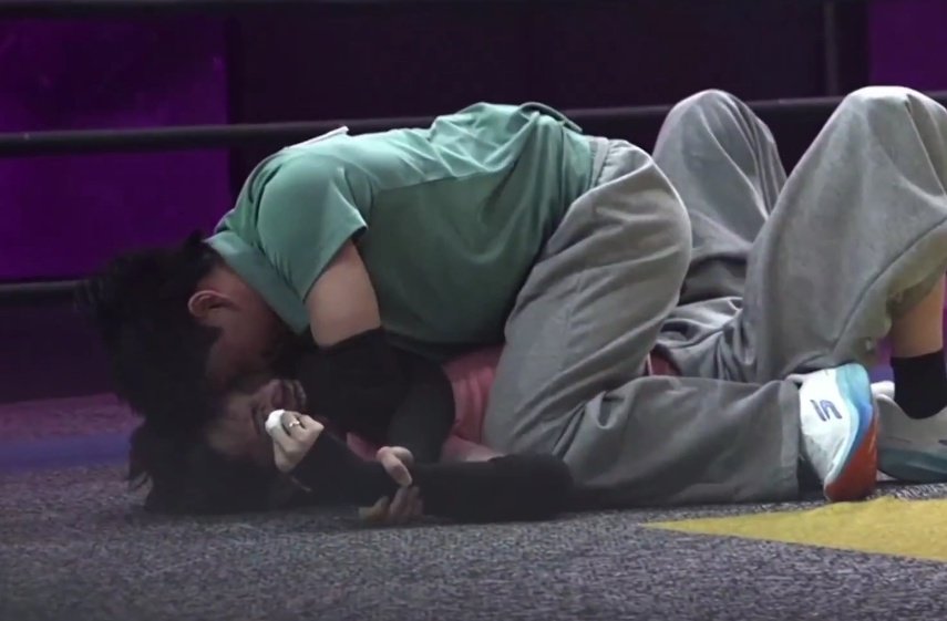 ออฟโรดนางรู้อะ ว่าทำไงให้อู๋ยอม เพื่อชัยชนะคือลืมเขินไปเลยมั้งน่ะ  555555555555555555555555555555555