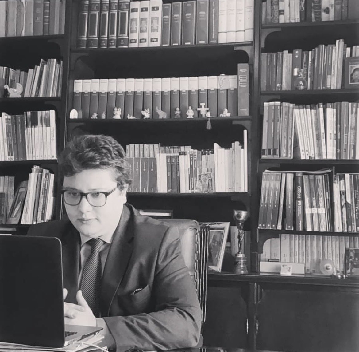 Gio_Piglialarmi's tweet image. 24 aprile 2020 - 24 aprile 2026. 6 anni fa conseguivo il dottorato di ricerca in formazione della persona e mercato del lavoro presso @UniBergamo con @adaptland. Qui in open access il testo della tesi (vincitrice del Premio Giugni 2021): aisberg.unibg.it/retrieve/e40f7…

#memories