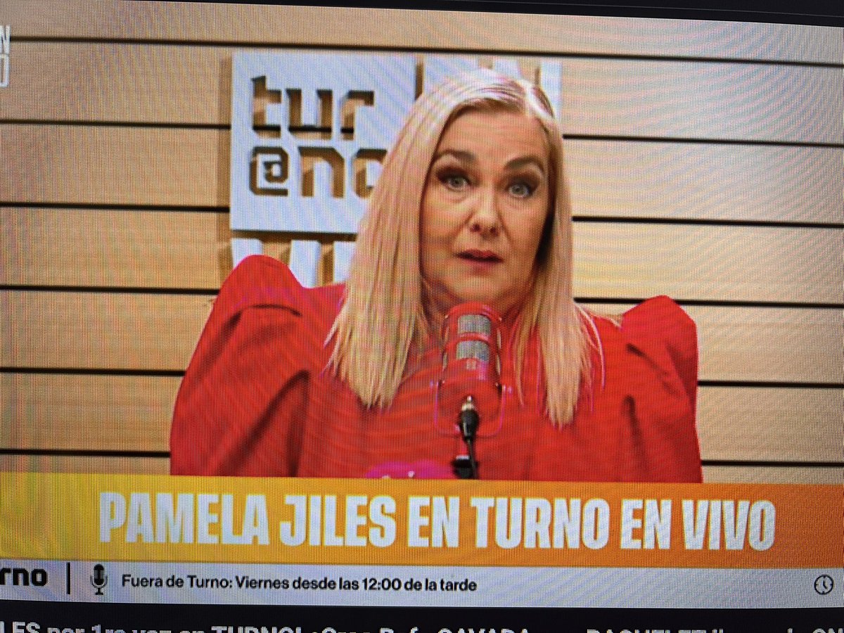 La farmacia del Dr Simi va dar más descuentos los lunes que el acuerdo ordinario que prentende hacer pasar como la gran cosa esta funesta <a href="/PamJiles/">#PamelaJilesDiputada</a> para tener la excusa de  regalarle 4 mil millones de dólares a los súper ricos chilenos, grupo del que ella es parte a través de