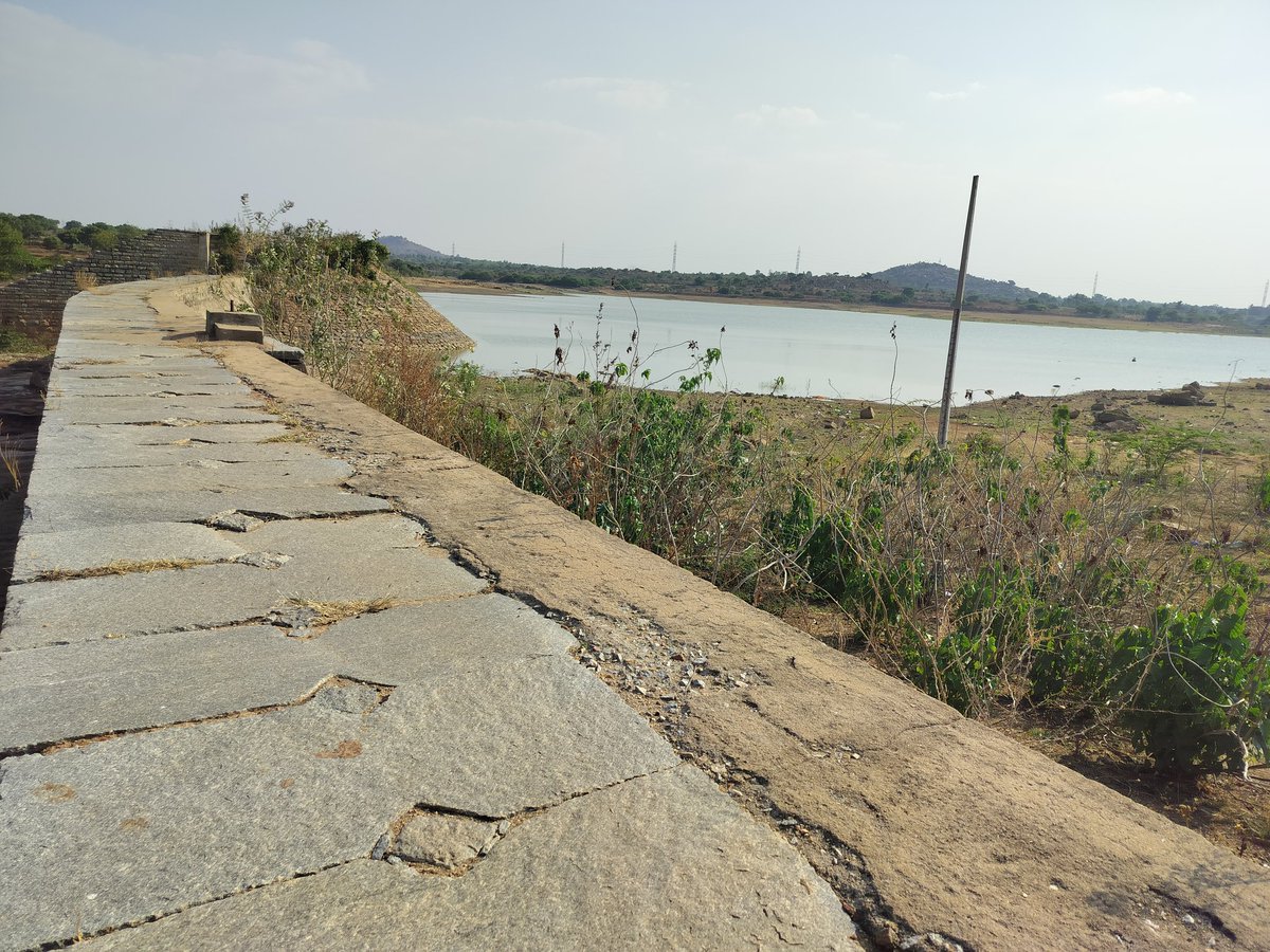 premsreddy619's tweet image. Traditional locking between the stones to prevent movement and sliding. #traditionalart #ponds #Karnataka #India
