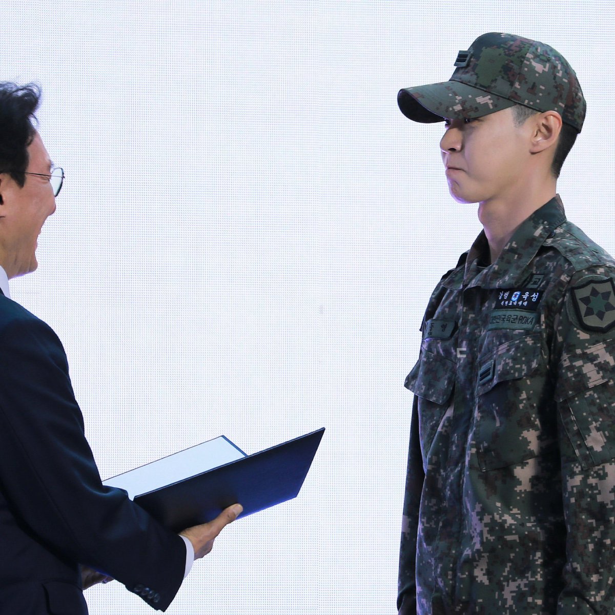 ᨳ แอคเพว ഒ tweet media