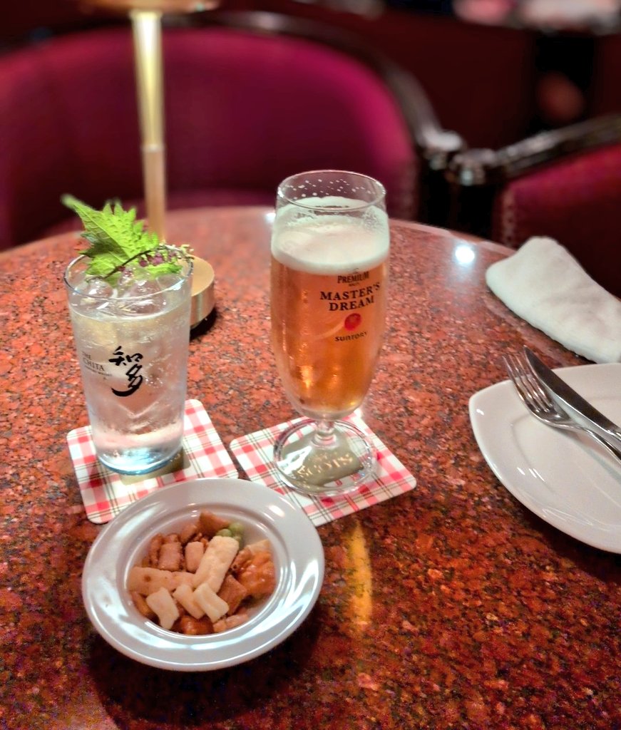 早い時間のライブに慣れてしまったので9時過ぎてホテルに到着したら