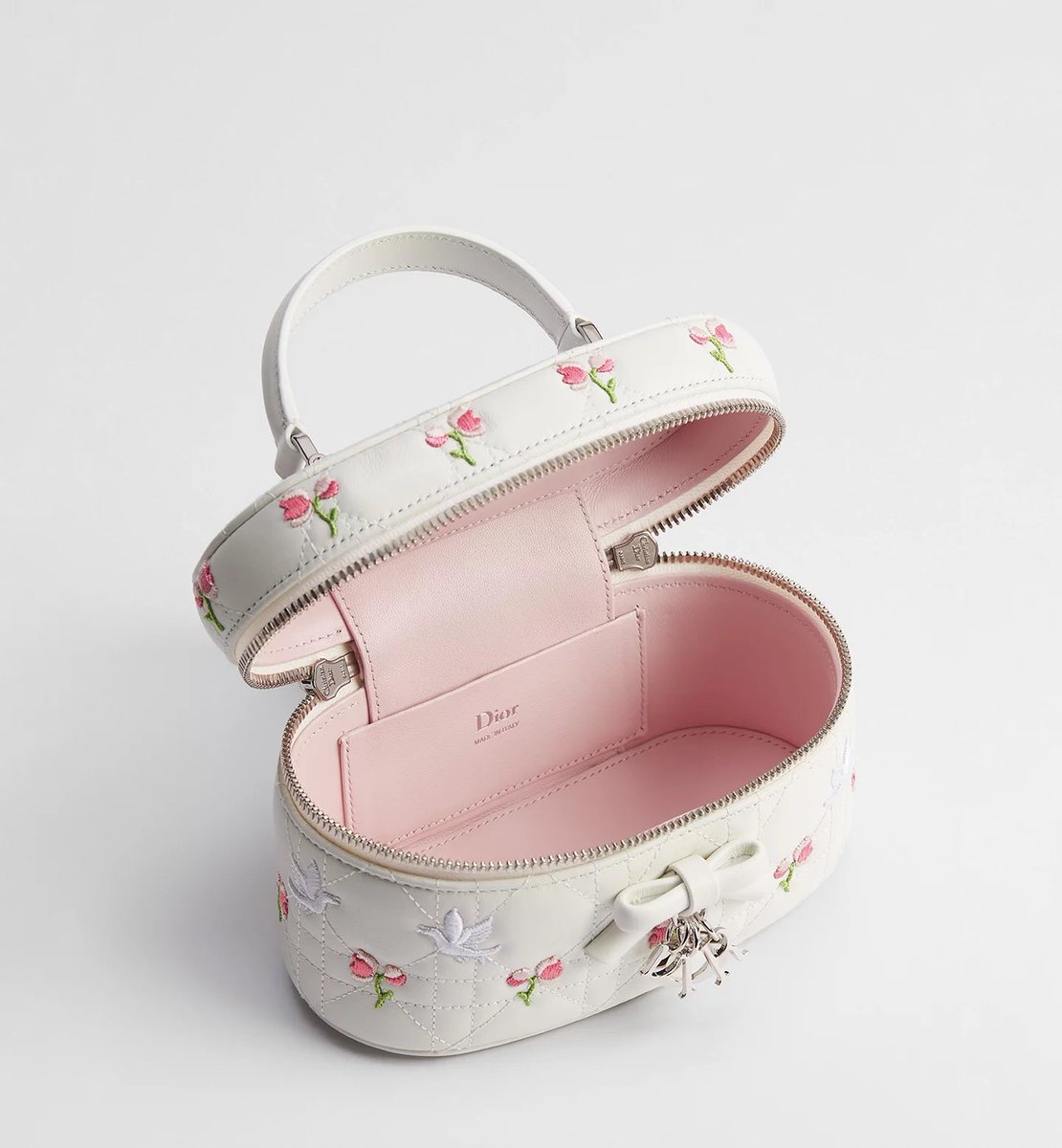 𝑘𝑎𝑟𝑜𝑙 🦢 tweet media