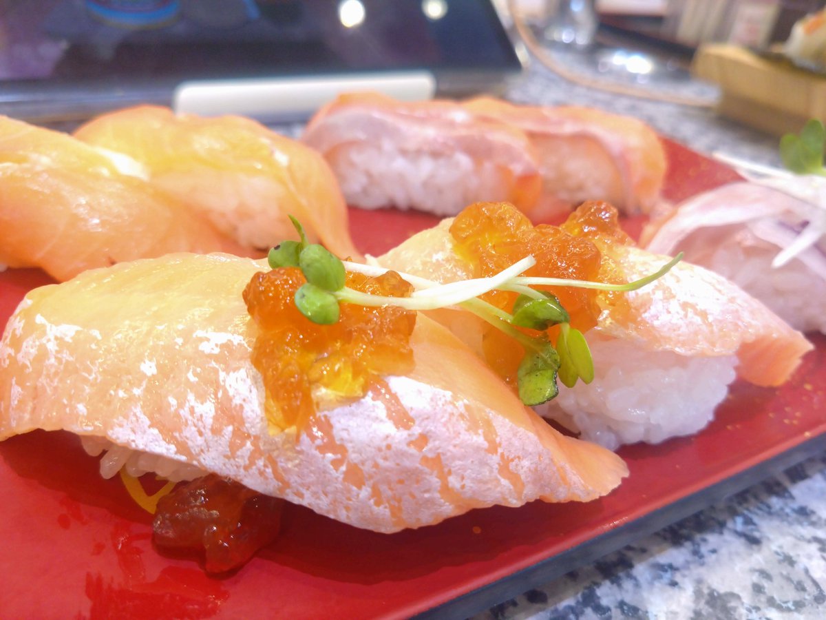 tentoki1001's tweet photo. 寿司食べた🍣 https://t.co/QxAG33Ojjy