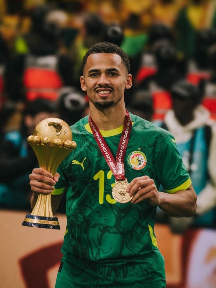 ʟɪɴᴏʜ🇸🇳 tweet media