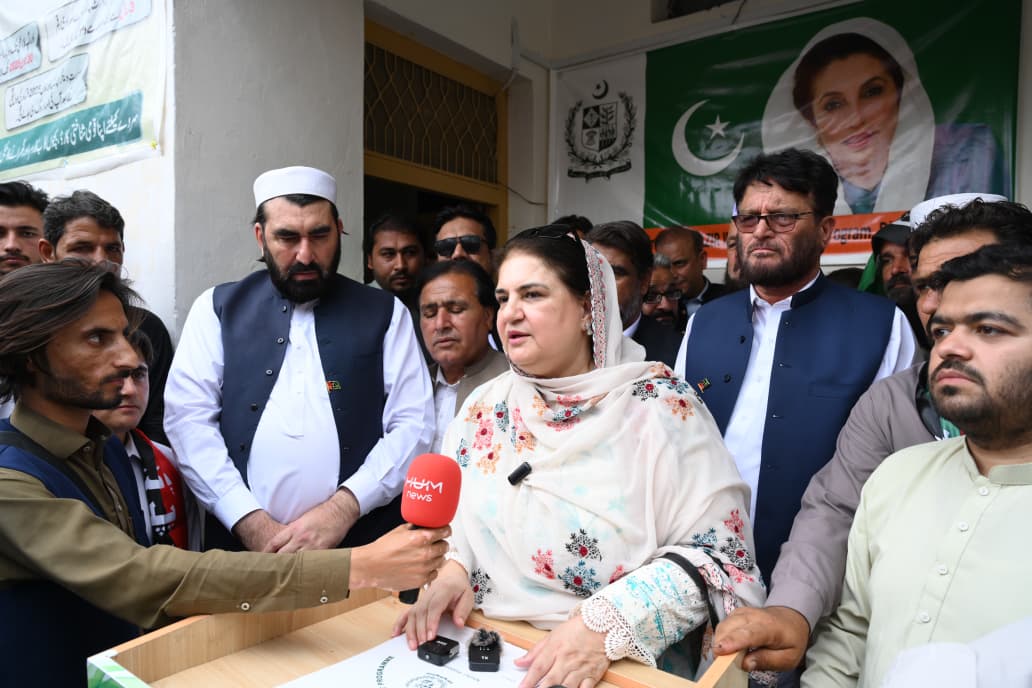 چٸیر پرسن بینظیر انکم سپورٹ سینٹر روبینہ خالد کادورہ ضلع مہمند بی اٸ ایس پی سینٹر کادورہ کیا مستحیقین کے مساٸل سنے اور انکی حل کے لیے موقع پر احکامات جاری کیے
<a href="/RubinakhalidPPP/">Senator Rubina khalid</a>