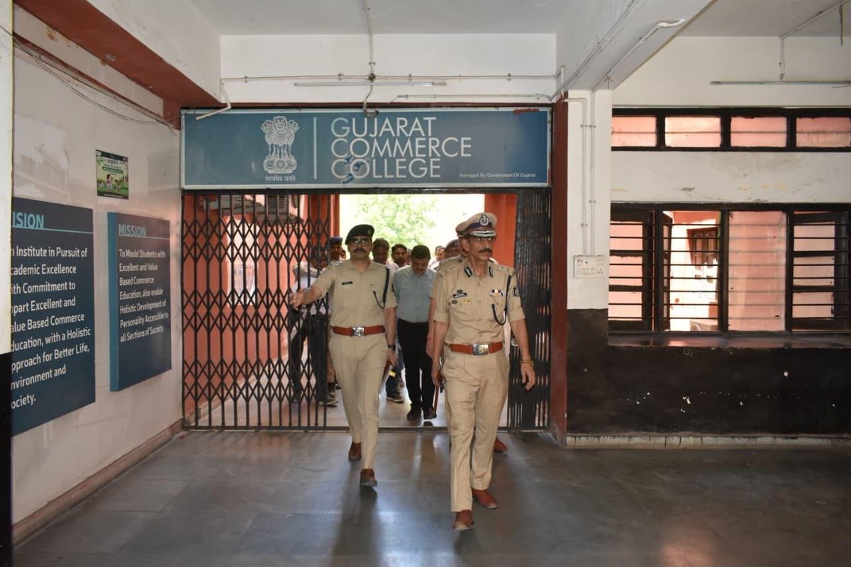 AhmedabadPolice's tweet photo. આજરોજ, આગામી સ્થાનિક સ્વરાજ્યની ચુંટણીઓ અનુસંધાને અમદાવાદ શહેર પોલીસ કમિશ્નરશ્રી શ્રી જી.એસ. મલિકનાઓએ ગુજરાત કોલેજ અને એલ.ડી.એન્જિનિયરિંગ કોલેજ ખાતે આવેલા મતગણતરી કેન્દ્રોની મુલાકાત લીધી. 

ગુજરાત કોલેજ ખાતે 21 વોર્ડ ની મતગણતરી થનાર છે  અને એલ.ડી.એન્જિનિયરિંગ કોલેજ ખાતે 27 વોર્ડ ની મતગણતરી થનાર છે.

મતગણતરી ��ેન્દ્ર ની ત્રિ સ્તરીય સુરક્ષા વ્યવસ્થાપન અંગે ચકાસણી કરવામાં આવી.

આ મુલાકાત દરમિયાન સ્થાનિક પોલીસ અધિકારીશ્રીઓ તથા ચૂંટણી અધિકારીશ્રીઓ પણ હાજર રહ્યા.

આ ઉપરાંત શહેરના અન્ય સંવેદનશીલ મતદાન મથકો  સુરક્ષા વ્યવસ્થાનું નિરીક્ષણ કરવામાં આવ્યુ.

*સુરક્ષા માટે સજ્જ શહેર પોલીસ*

@sanghaviharsh @GujaratPolice @dgpgujarat 

#AhmedabadPolice