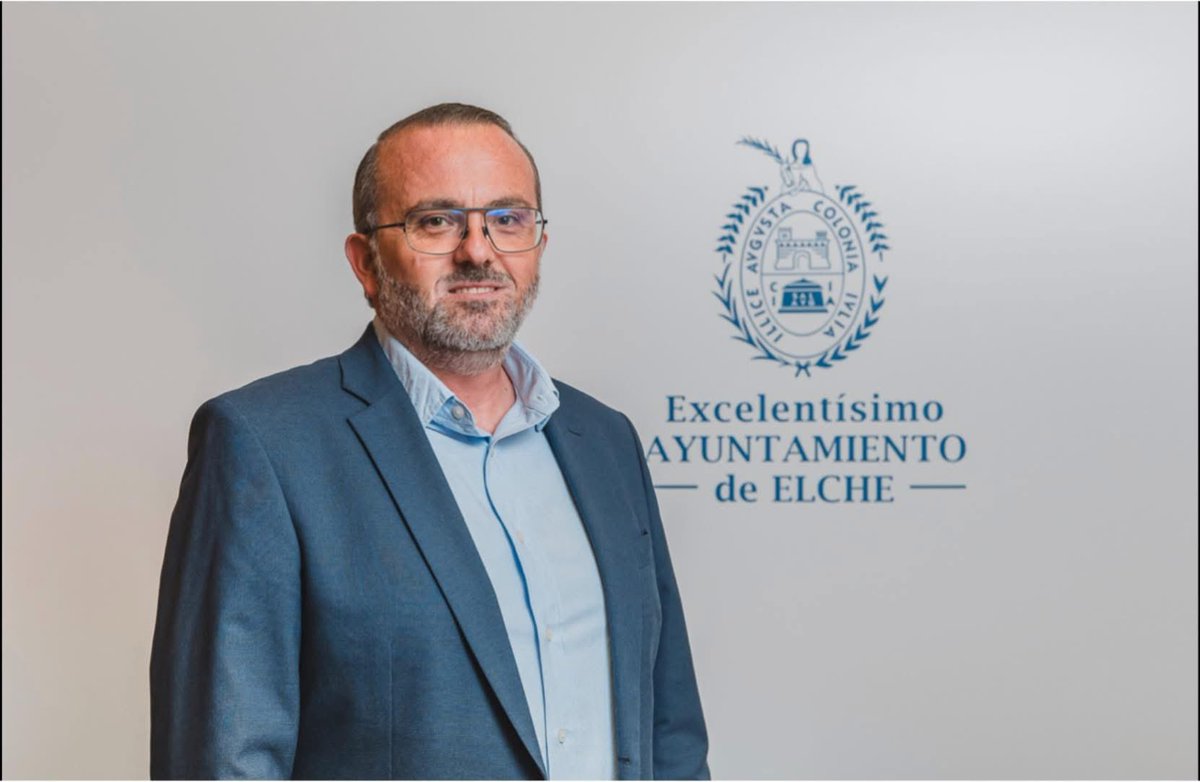 COPEElche's tweet image. 🚨 ÚLTIMA HORA:

El alcalde de Elche, Pablo Ruz, ha procedido este mediodía al cese inmediato del alcalde pedáneo de Arenales del Sol, Alejandro García Raduán, ante el conocimiento de la existencia de una denuncia contra esta persona por un presunto acoso sexual.

#Elche #Elx