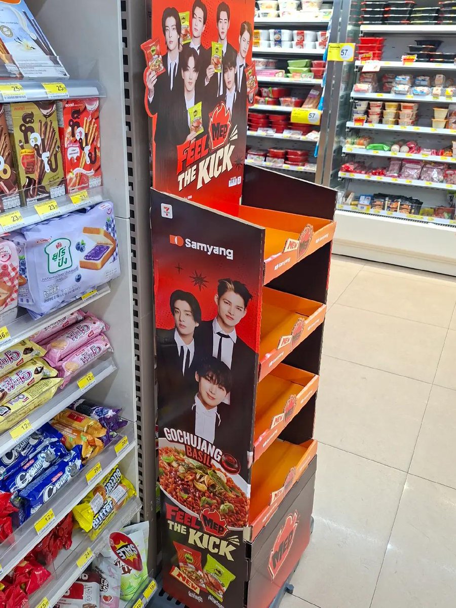 태국 세븐일레븐에 엔하이픈 MEP♡ 

출처: vt.tiktok.com/ZS922Sbr3/