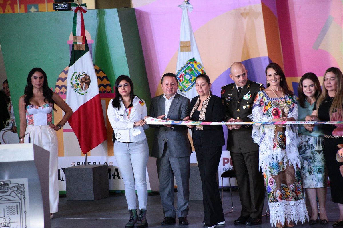CCEPuebla's tweet photo. Asistimos a la inauguración de la @FeriaPuebla uno de los eventos más esperados para el estado por su impacto en el turismo, la economía local y la proyección de Puebla a nivel nacional.

Nuestro presidente, Juan Pablo Cisneros, acompañó este importante arranque, que año con año impulsa la derrama económica, fortalece a los sectores productivos y genera nuevas oportunidades para el sector empresarial.

Reconocemos al @Gob_Puebla por la organización de este gran encuentro e invitamos a las y los poblanos, así como al sector empresarial, a ser parte de esta celebración que impulsa el desarrollo y el orgullo por Puebla.