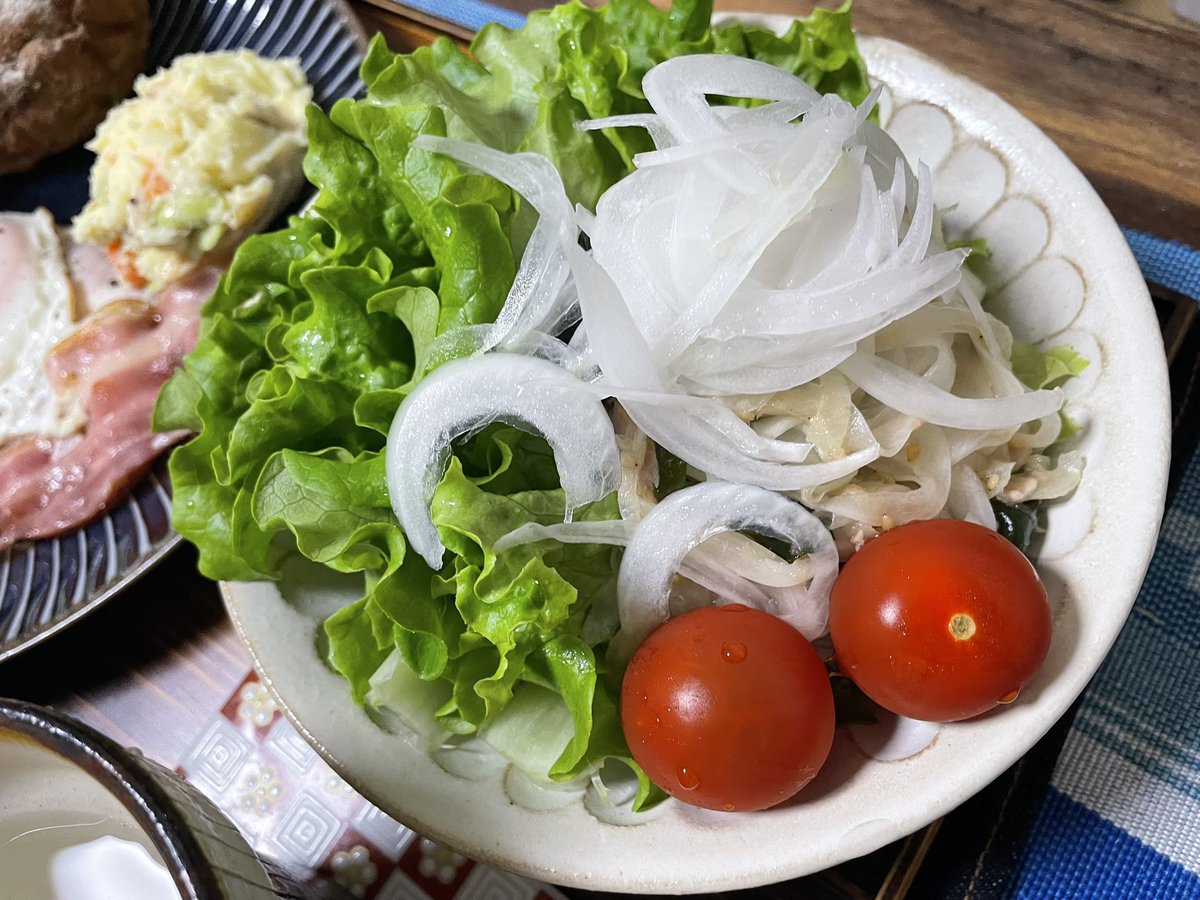 Tomo_Mrk3B01's tweet image. Happy Friday night finally has come!😋

Whipped up this healthy &amp;amp; light dinner with some energy left in me after long overtime tonight😅
Well, There’s nothing I have to do anymore tonight. Let’s chill with this tasty!
#cookingathome 
#おうちごはん 
#twinglish 
#Twitter家庭料理