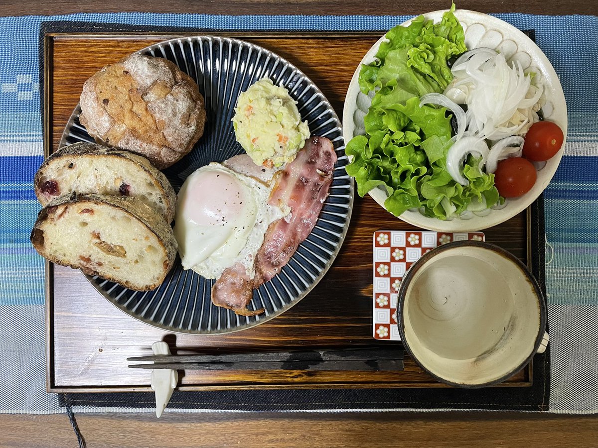 Tomo_Mrk3B01's tweet image. Happy Friday night finally has come!😋

Whipped up this healthy &amp;amp; light dinner with some energy left in me after long overtime tonight😅
Well, There’s nothing I have to do anymore tonight. Let’s chill with this tasty!
#cookingathome 
#おうちごはん 
#twinglish 
#Twitter家庭料理