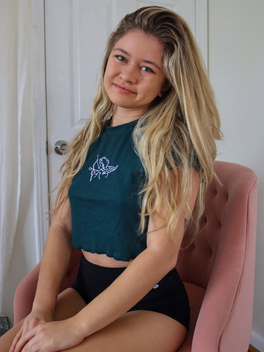 catherinedli641's tweet image. Happy hump day