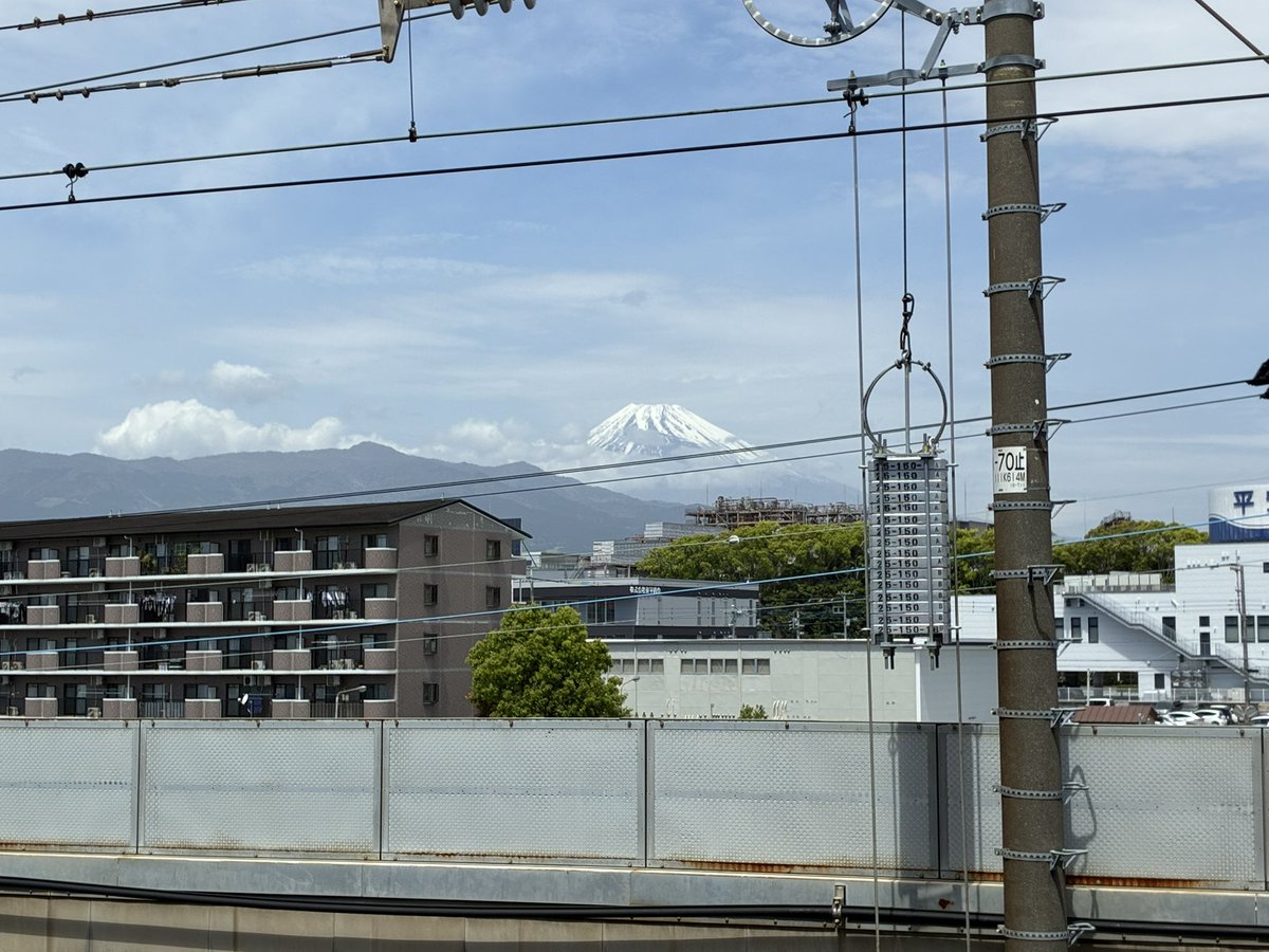 ゾンビに堕ちても沼津へ出張。
三島駅で乗り換え時の、地球一遅いドン亀エスカレーター『ゆうロード』にキレそうになる。