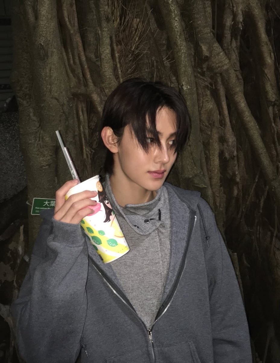 찬 ⋆˚࿔ #REDRED tweet media