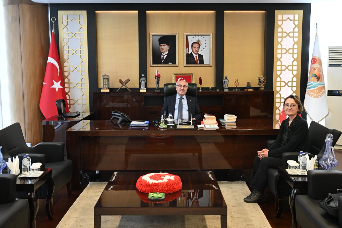 DenizliValiligi's tweet photo. 📌 Valimiz Sayın @yskosger, 

▫️Aydın Valiliği Yatırım İzleme ve Koordinasyon Başkanlığında (YİKOB) görevli Jeoloji Mühendisi Hülya Keskin Çıtıroğlu’nu makamında kabul etti. 

📌 Sayın Valimiz, ziyaret için konuğuna teşekkür etti. https://t.co/DC77NxGtzU