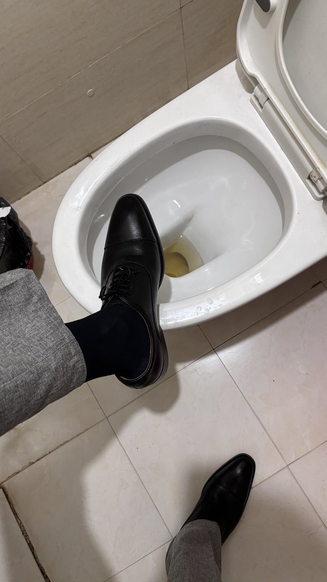 黑皮西装男 tweet media