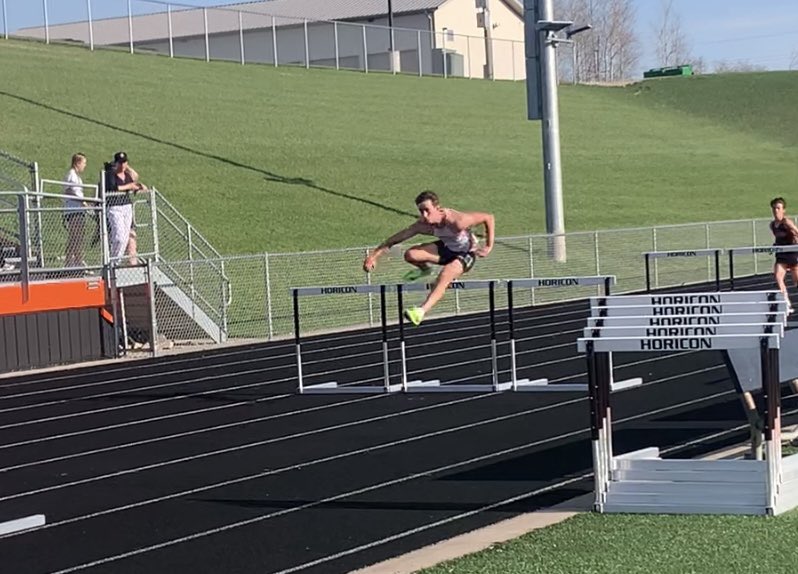 MYaggs_23's tweet photo. First outdoor meet of the season - 110H in 16.3 for P1; 300H in 42.2 for P1; 4x400 relay for P1 #betterthanyesterday https://t.co/l6V5E9O45P
