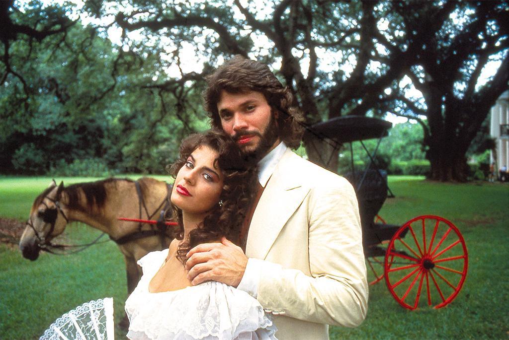 NielsenChrissi's tweet image. #FlashbackFriday to the incredible Bo and Hope Brady of Days Of Our Lives in 1980s

You can't talk about TV in general without talking about them 

Bo and Hope had the wedding of 1985. 

Icons forever

#Days #Bope @peterreckell @kristianalfonso @evangelia69
