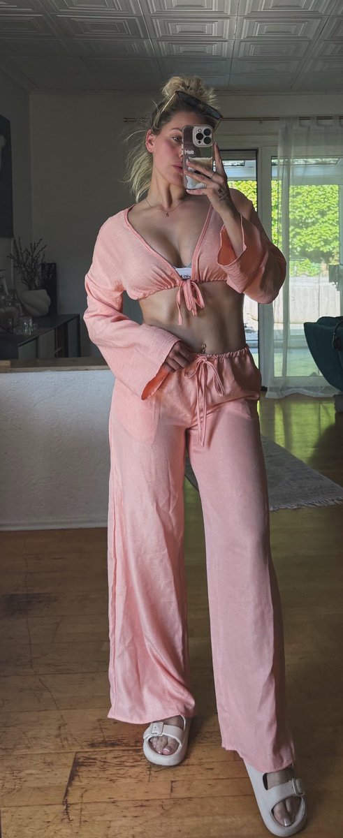 𝐈𝐕𝐎𝐍𝐗𝐗𝐀 tweet media