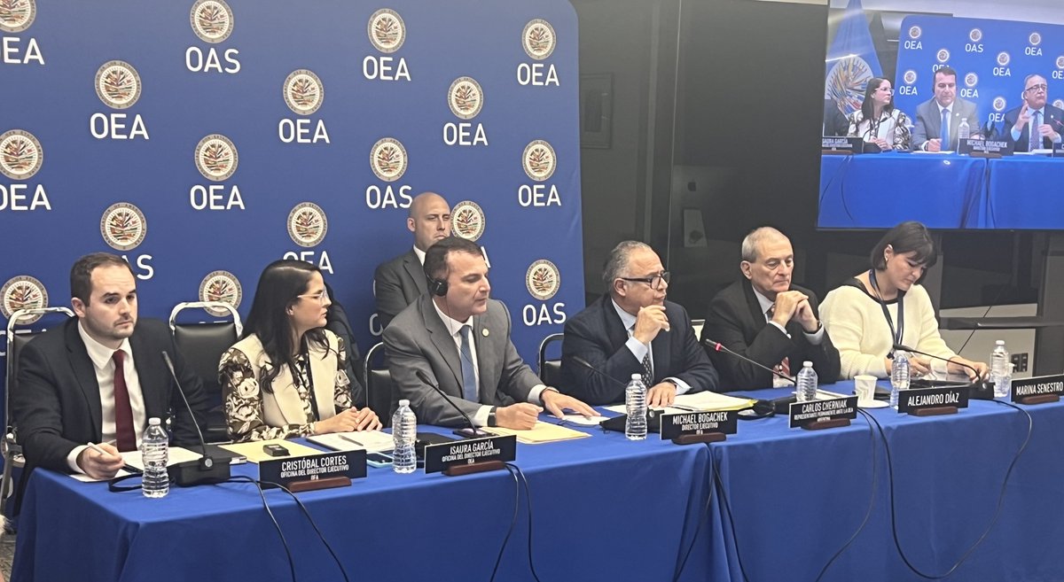 OED_OAS's tweet photo. The @OED_OAS, together with @ARGenOEA 🇦🇷, welcomed members of @AmChamArgentina to OAS Headquarters, representing key sectors including agribusiness, energy, innovation, MSMEs, trade & investment, communications, and tourism.

We remain committed to fostering new business opportunities and strengthening partnerships across the Hemisphere 🤝🌎, leveraging the OAS as a platform to engage the private sector and drive economic growth 📊. 

The OAS will continue building relationships and promoting new partnerships to support growth across the region 🚀.

#OAS #AmChamArgentina #EconomicGrowth #Partnerships #Trade #Investment