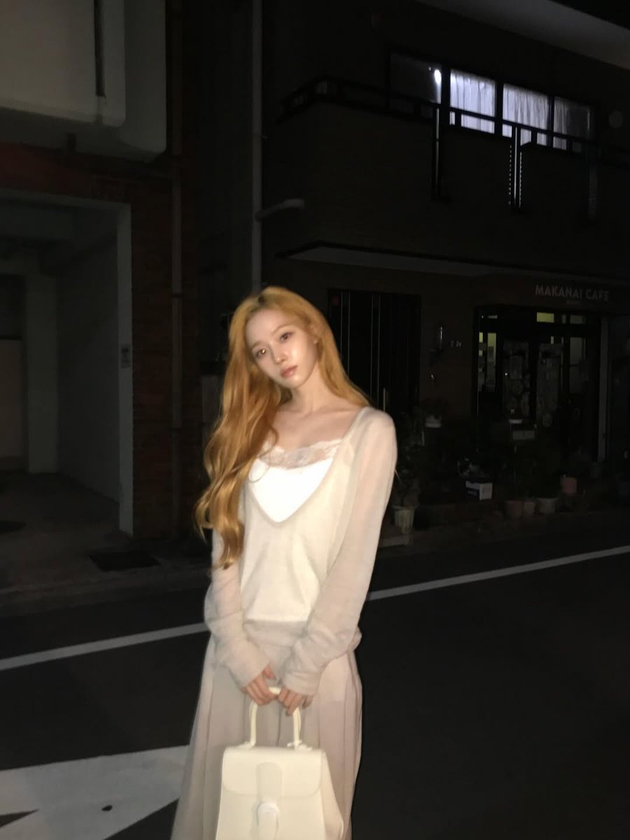 teamwinteroffcl's tweet photo. 260424 imwinter IG post (1)
#WINTER #์ํฐ #aespa #์์คํ
#ใฆใฃใณใฟใผ #้ๆผ็ก #ๅฌๅญ
@aespa_official https://t.co/XyeZQwlK3d
