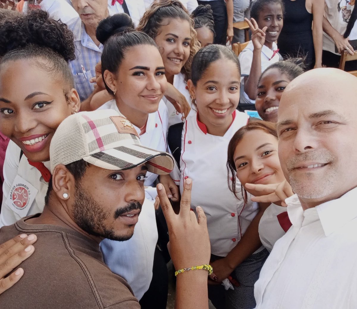 Muchas felicidades a La Moneda Cubana, que acaba de recibir el Premio Nacional de Innovación (Innovación Comunitaria) entregado por el CITMA. #Cuba #CDRCuba #MiFirmaPorLaPatria #CubaNoSeRinde