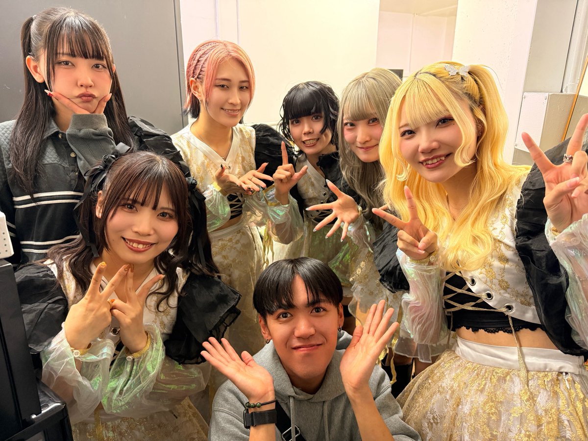 itsalexander_J's tweet photo. 日本露光中にNANONI ONEMAN行けるとは思ってなかった！
マジでほんと見れて嬉しいほんと良かった
マジで見れて良かった
ニュージーランド帰ってほんとにずっと聴いてるし流してるから見れてfucking良かった!
NANONI最高

今日でNANONI見れるのが最後で本当悲しい！
本当最高な先輩で居てありがとう😭 https://t.co/B4CCGia5lu
