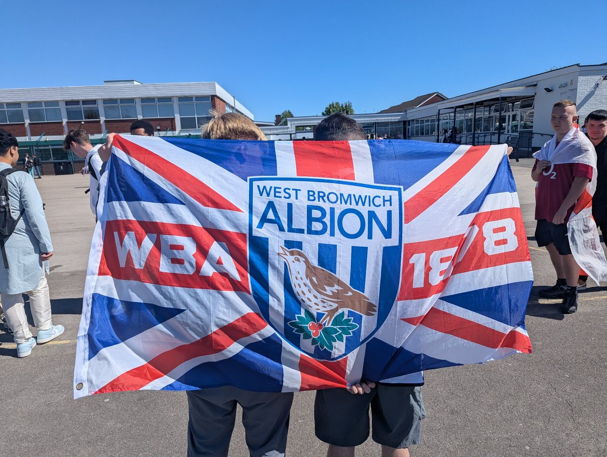 stuartbathurst's tweet image. What a brilliant Culture Day at SB! 🌍 From multilingual collective worship to delicious food sales and a lively lunchtime filled with music from around the world, the whole community came together to support our Sixth Form Lourdes pilgrimage! #FaithInAction