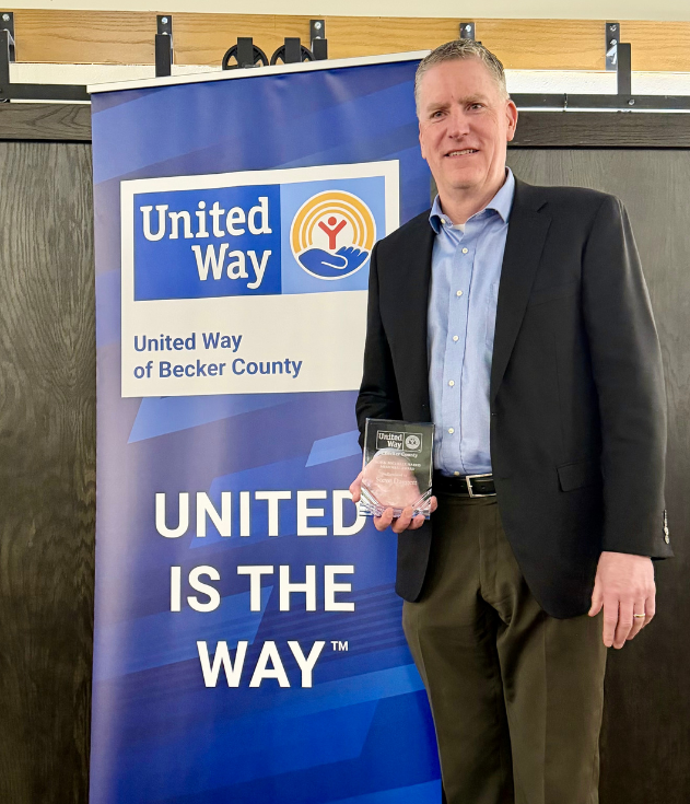 MidwestBank's tweet photo. Congratulations to our President &amp; CEO, Steve Daggett, on receiving the Bob and Michelle Harris Award at United Way of Becker County’s Celebration of Heroes. 

This well‑deserved honor reflects his leadership, community impact, and the values he leads with every day. https://t.co/p5vk8TiOnP