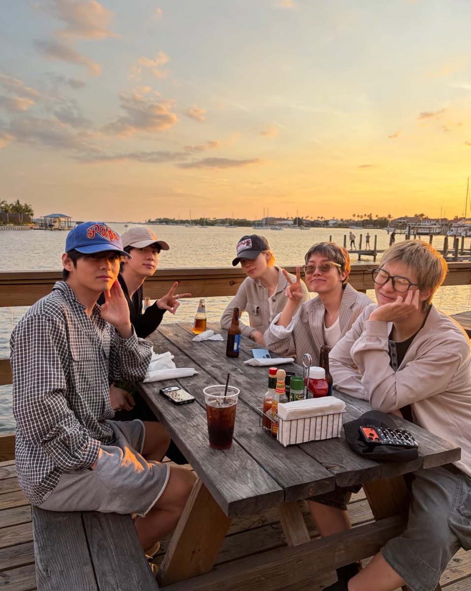 ally⁷ ♡ ⦿ ☰ ☲ tweet media