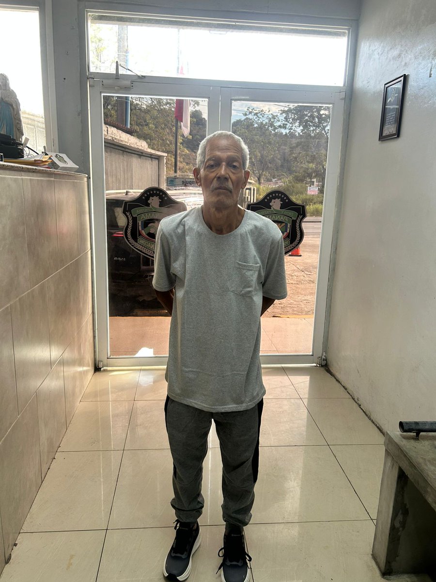 policiadepanama's tweet photo. En la subestación policial de Sabanita, en Vista Tropical se encuentra el señor Gil Antonio Anaya Castillo, el mismo manifiesta no recordar en donde vive, solicitamos colaboración de la población. https://t.co/R5xsG6v5cM
