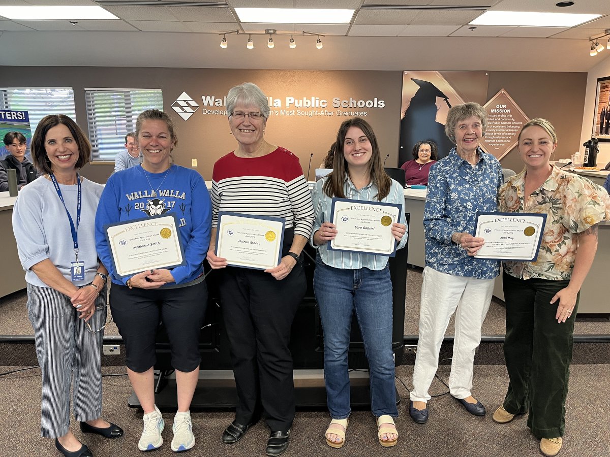 wwschools's tweet image. April is Volunteer Appreciation Month. Coordinator Beth Swanson provided an update to the school board to honor Ann Ray &amp;amp; the VIP volunteers who have logged 100 or more volunteer hours.  This year, 471 volunteers have contributed 7,557 hours across 12 @wwschools! #Vision2030