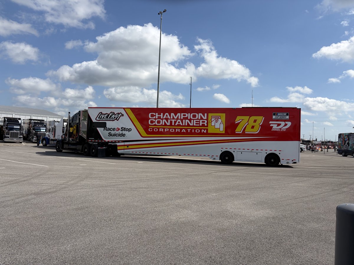 CircleSport78's tweet photo. Hauler parking at Talladega. https://t.co/PYPNJD9UBj
