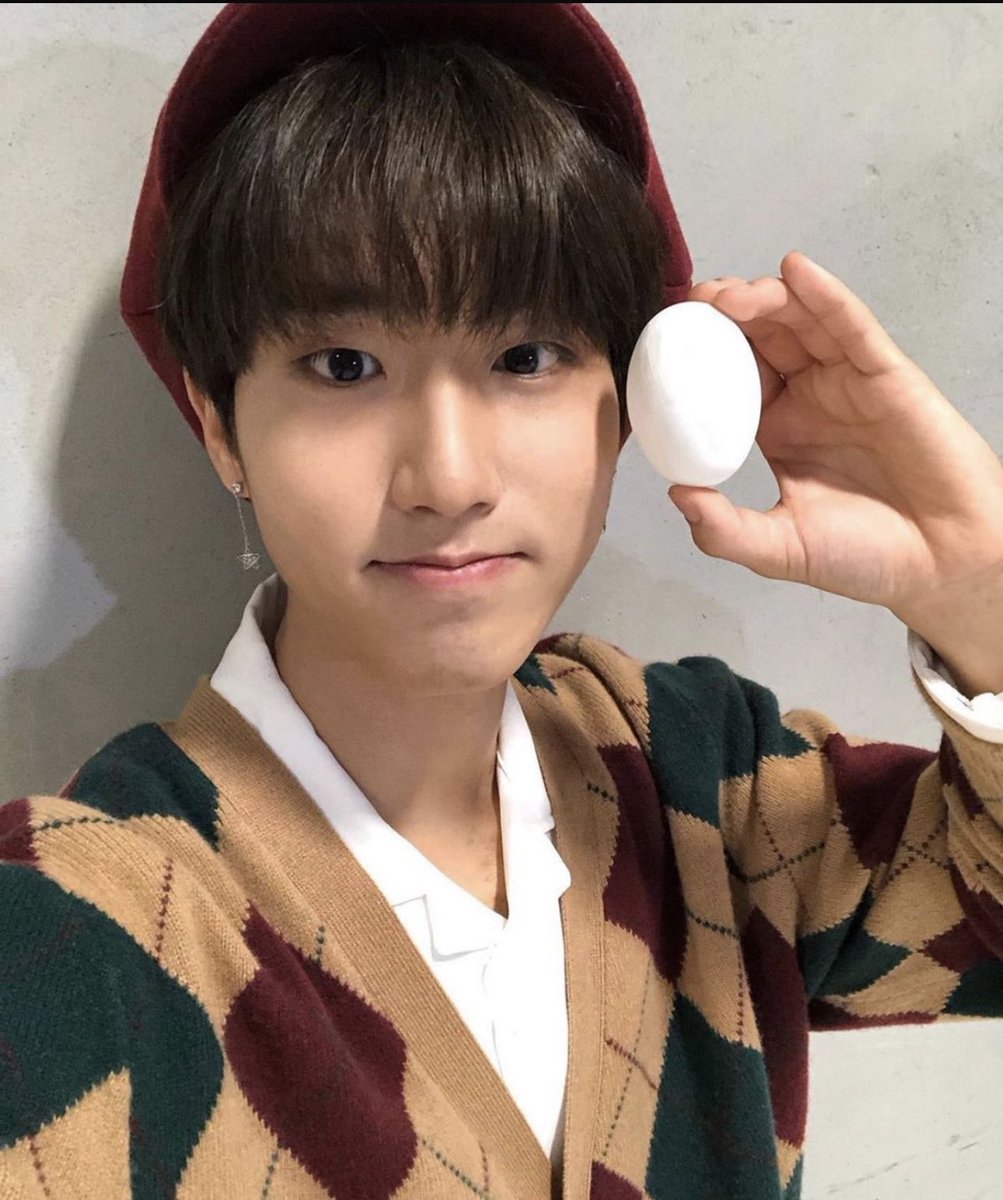 foxxystay's tweet image. What an eggcellent day 

────୨ৎ────

#StaySelcaDay #SSD #HanJisung