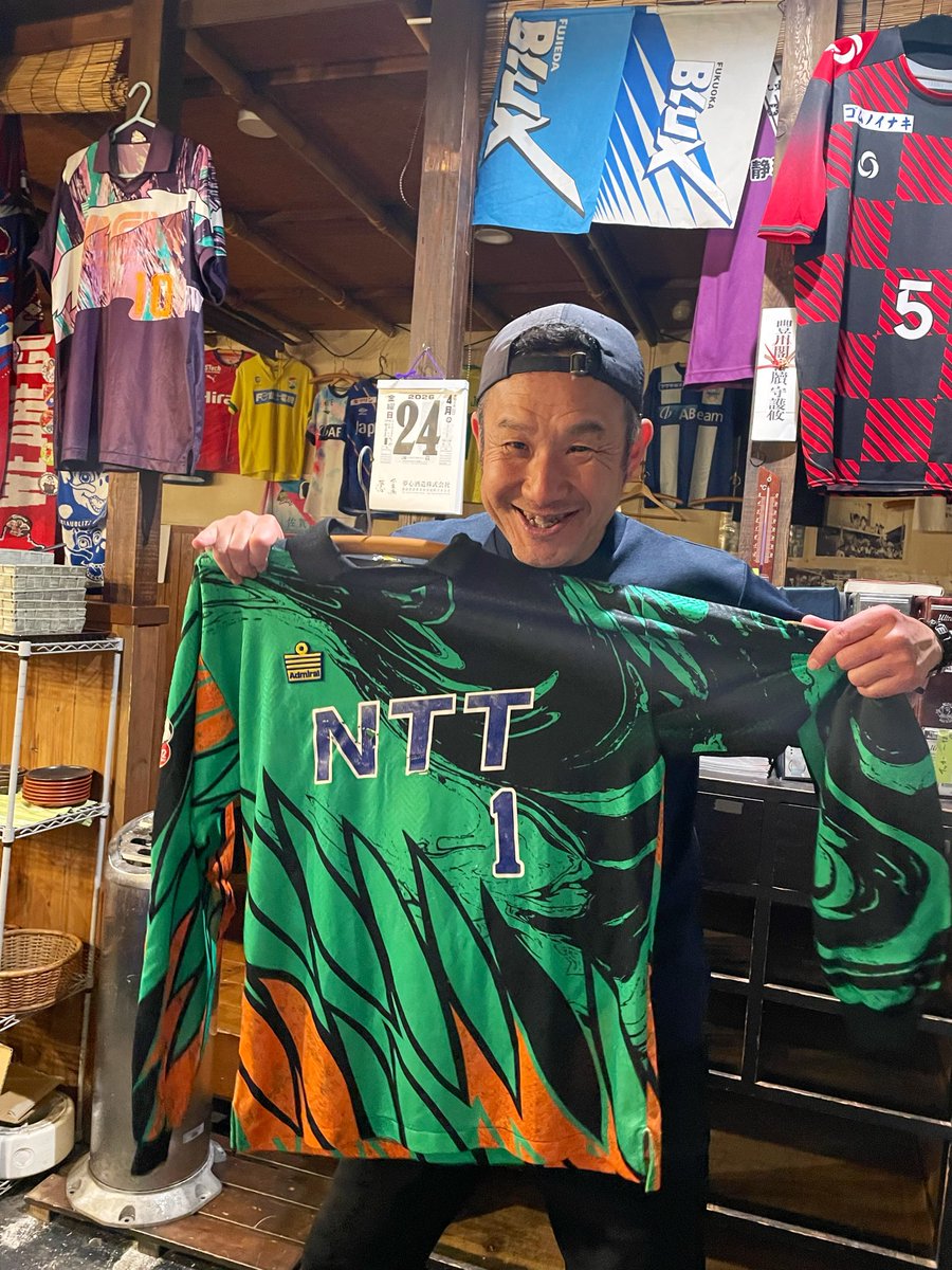 【藤枝市場】姉御・美穂です!!!
◉4/25も 
この笑顔でお待ちしています😁♪
#藤枝MYFC 
#RB大宮アルディージャ
#電電関東サッカー部
#NTT関東サッカー部 
#大宮サポ藤枝遠征
#藤枝市場 #エダバ
#サッカー居酒屋
#サポーターを応援する居酒屋
#うちの監督
みんな来てねー٩(^‿^)۶🍻🧡💜