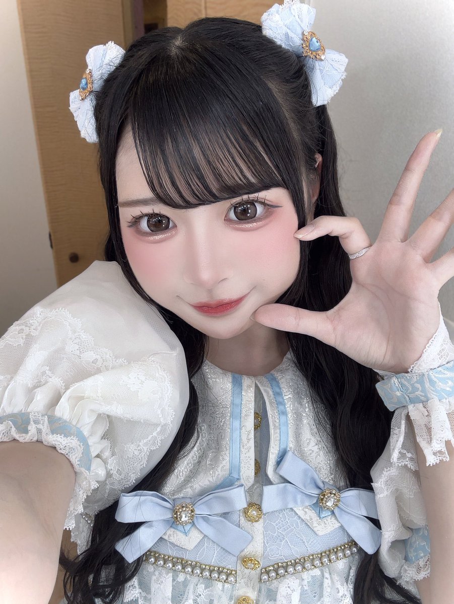 heroines bday of the day🎂🎓🎉 tweet media