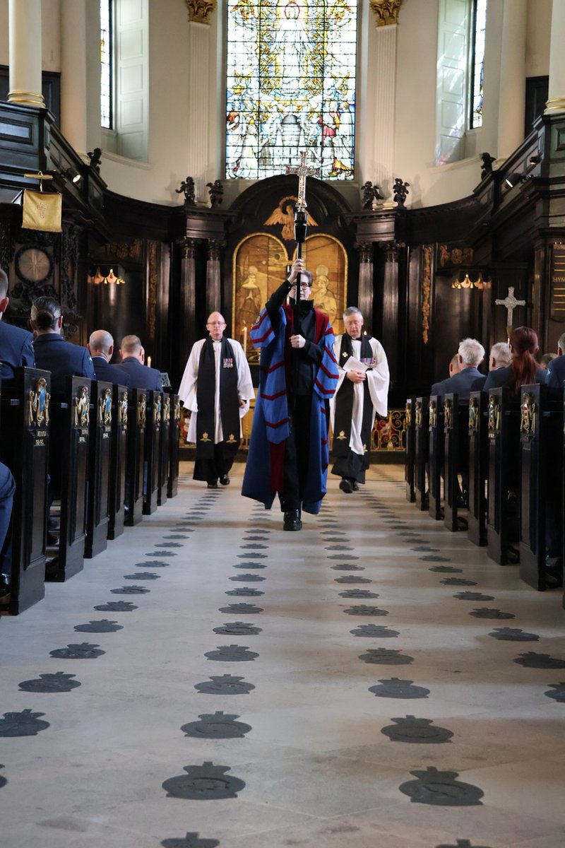 RAFBrizeNorton's tweet photo. No 1 AMW has marked its 20th anniversary with the dedication of a plaque at Saint Clement Danes Church, which is the Central Church of the @RoyalAirForce, and saw members of the Wing, past and present, come together to witness the dedication. 

Find out more: Link in Comments. https://t.co/0FCGEhIF2q