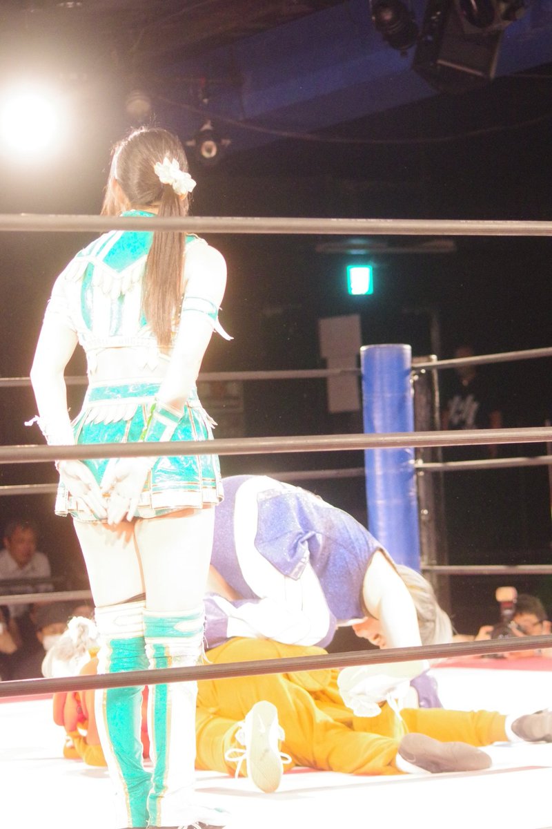 トモ tweet media